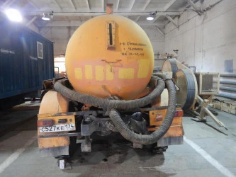 Грузовой цистерна ЗИЛ-131.